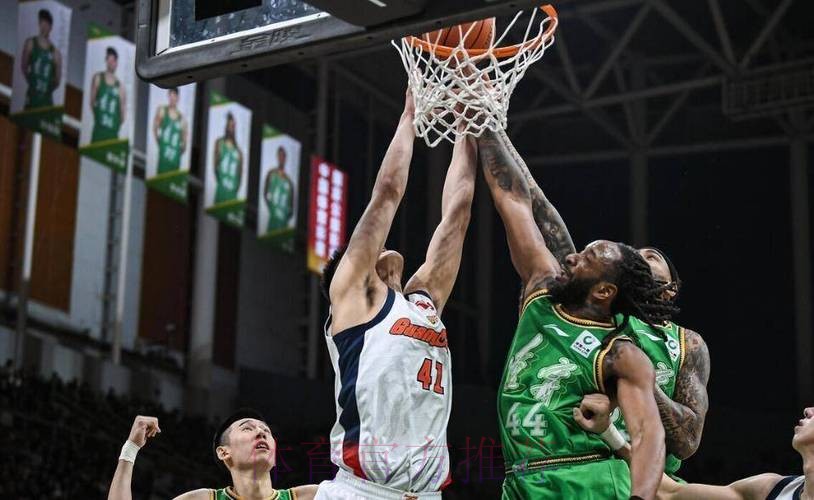 辽篮惨败广东揪出三大死穴!杨鸣还在啃老本:外援竟狂输对手44分 辽篮惨败广东揪出三大死穴!杨鸣还在啃老本:外援竟狂输对手44分